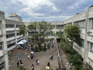 西高校の中庭